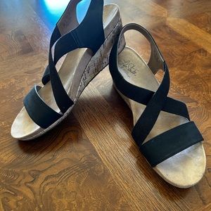 Life Stride Soft System Wedge sandals EUC size 8M